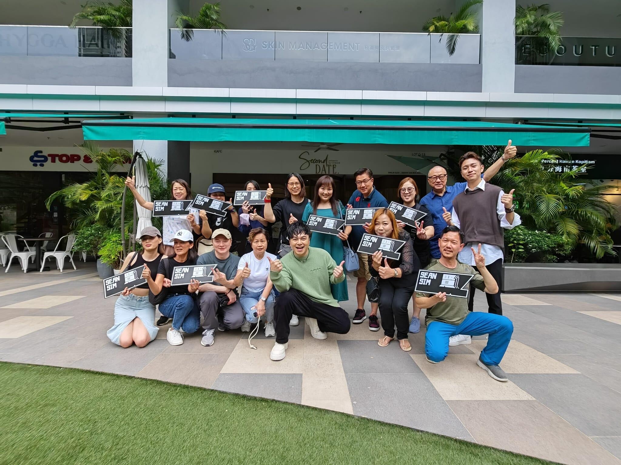 沈宗賢早前充當導遊,帶領香港的fans到大馬的景點遊覽及品嚐美食。